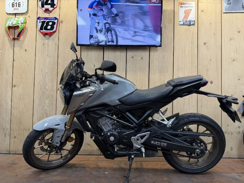 CB 125  R
