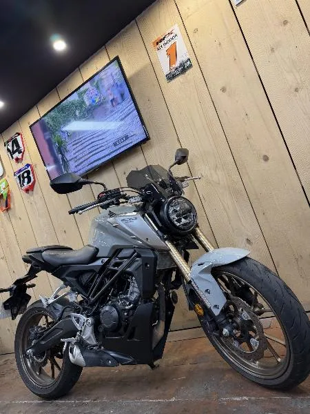 CB 125  R