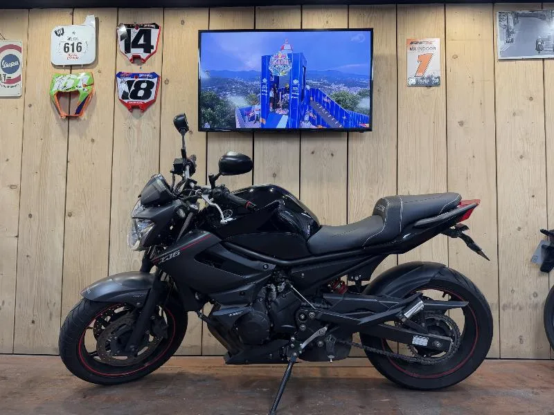 XJ6 