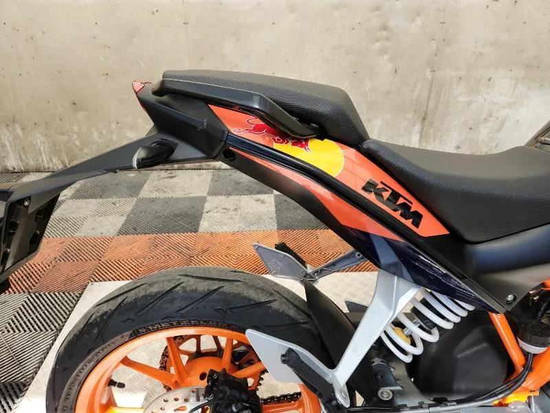 390 DUKE