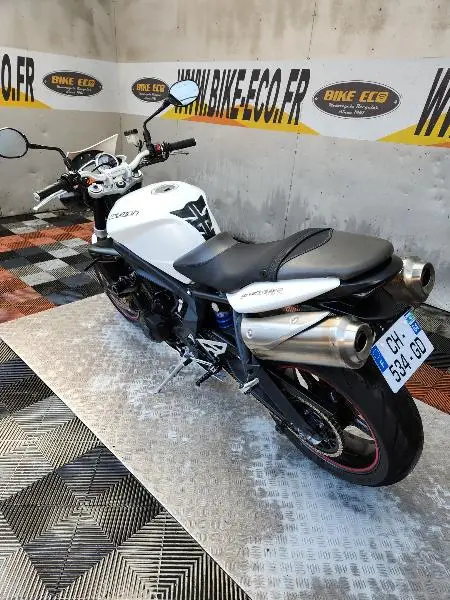 STREET TRIPLE 675 R