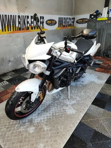 STREET TRIPLE 675 R