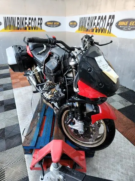 V100