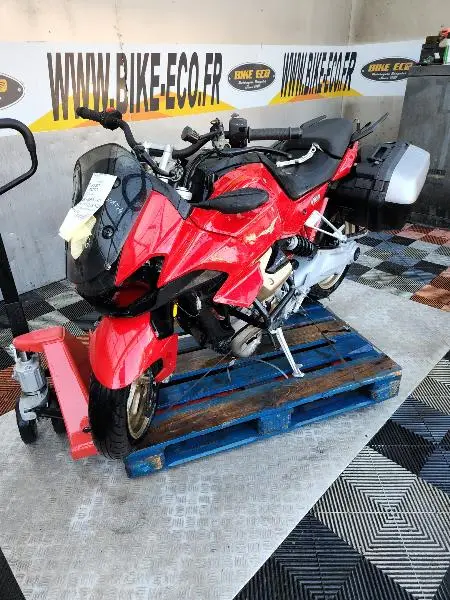 V100