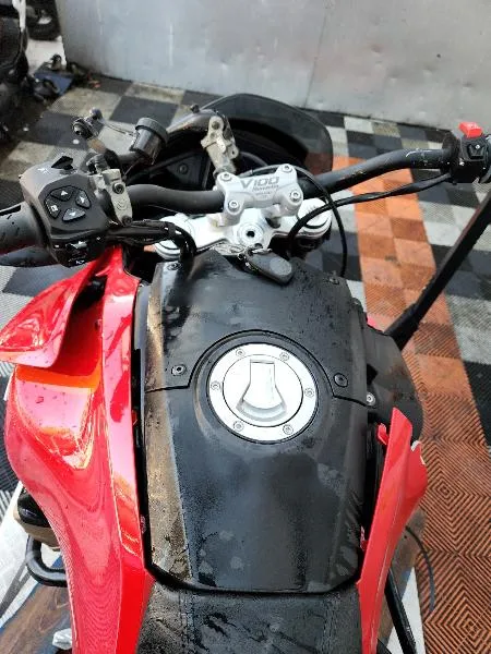 V100