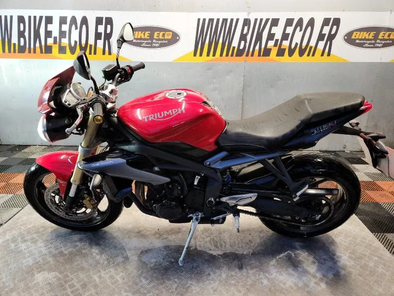 STREET TRIPLE 675