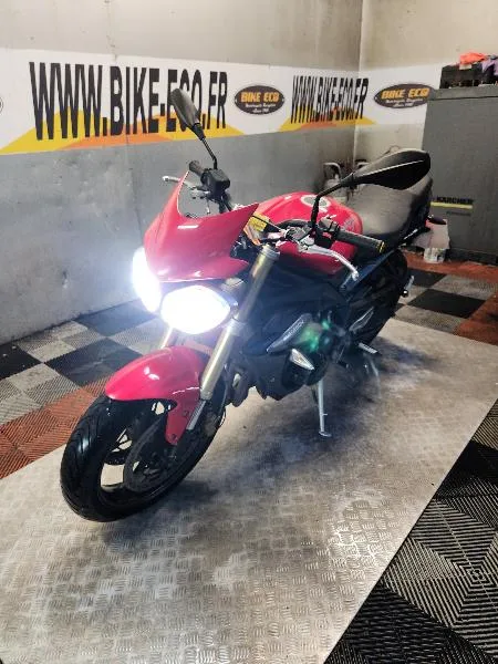 STREET TRIPLE 675
