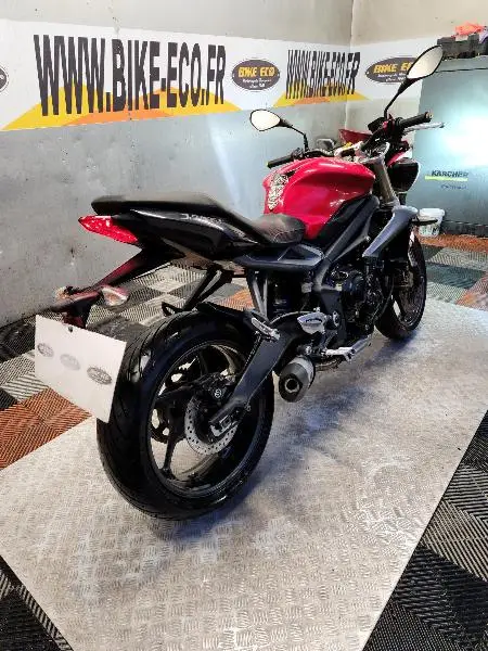 STREET TRIPLE 675