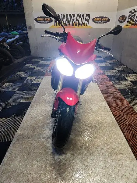 STREET TRIPLE 675
