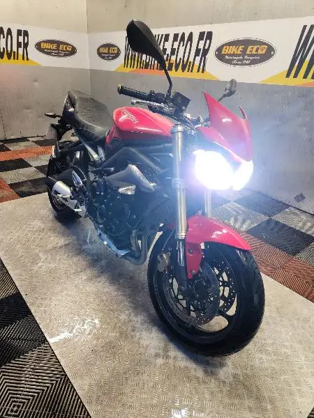 STREET TRIPLE 675