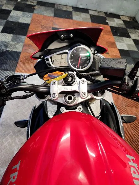 STREET TRIPLE 675