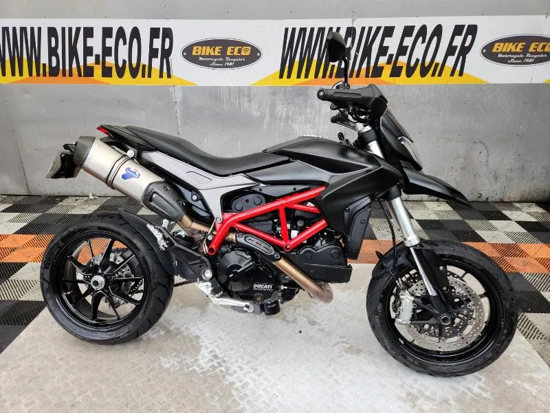 HYPERMOTARD 821 2015