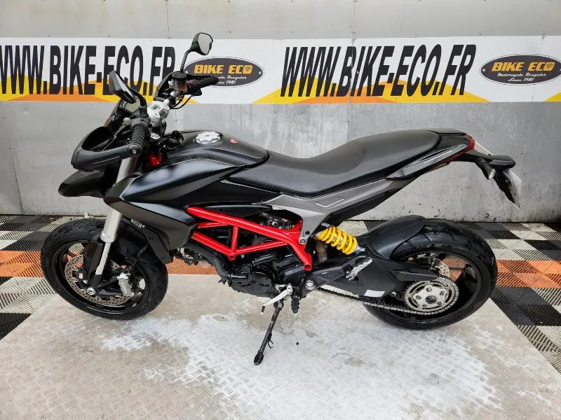 HYPERMOTARD 821