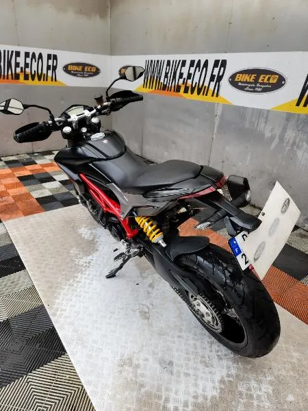 HYPERMOTARD 821