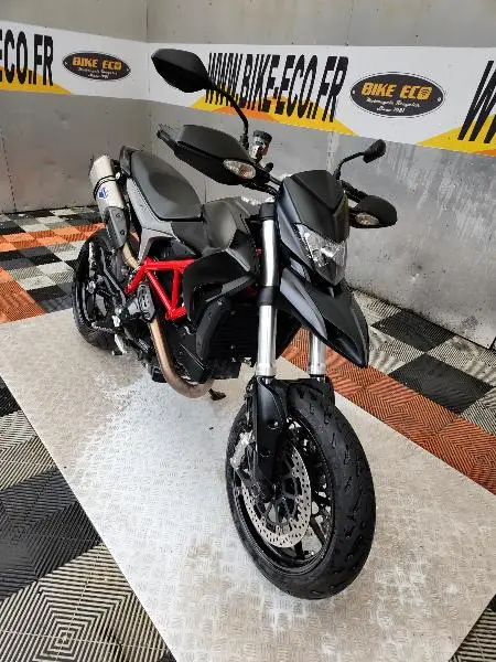 HYPERMOTARD 821