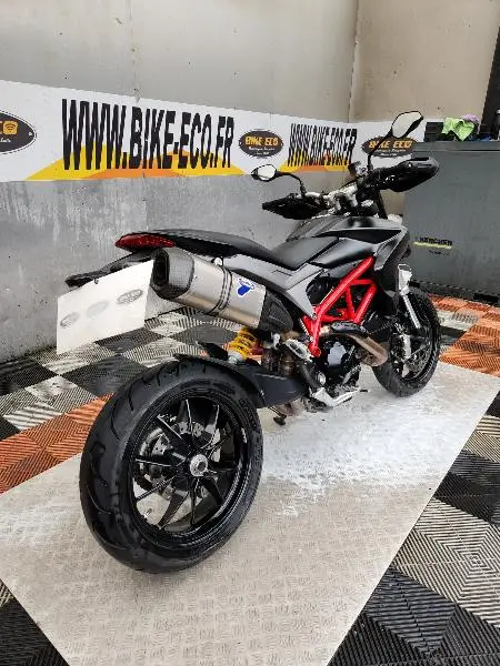 HYPERMOTARD 821