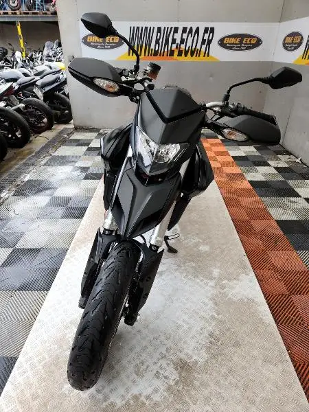 HYPERMOTARD 821