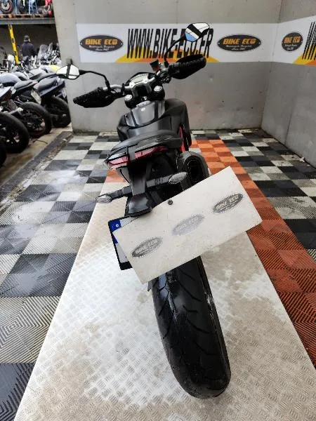 HYPERMOTARD 821