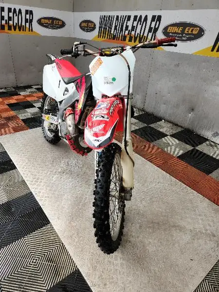 CR