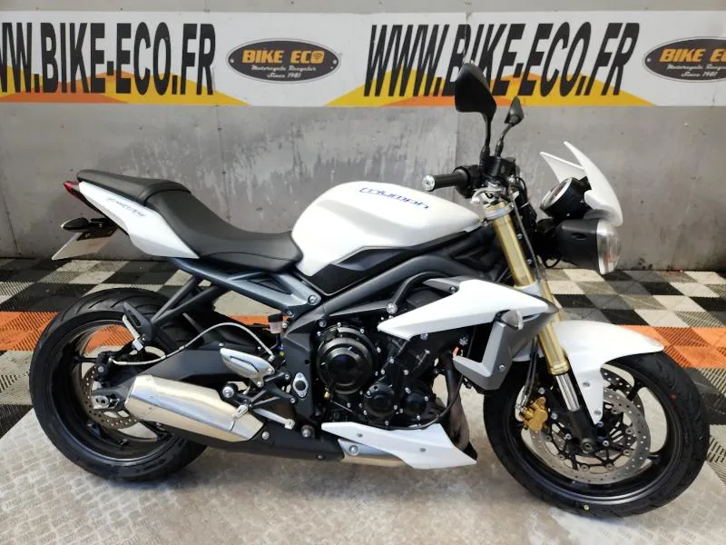 STREET TRIPLE 675