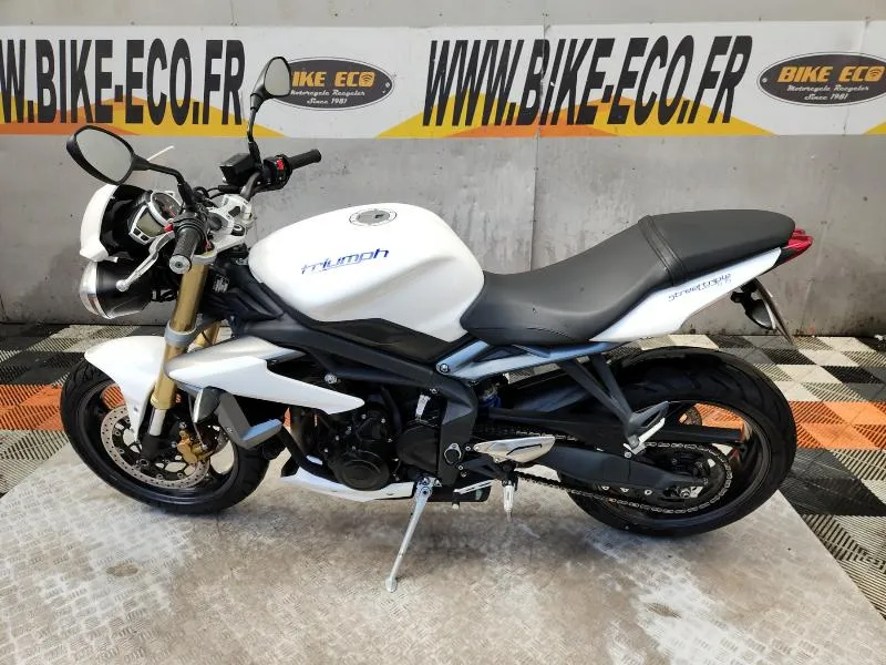 STREET TRIPLE 675