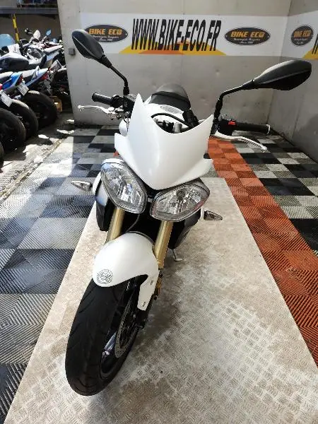 STREET TRIPLE 675