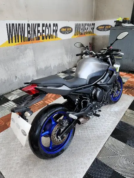 XJ6 
