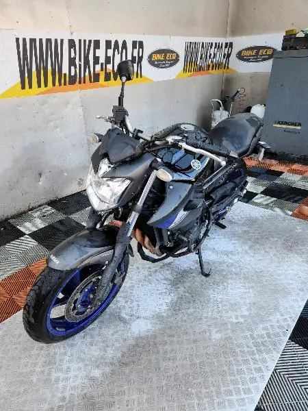 XJ6 600
