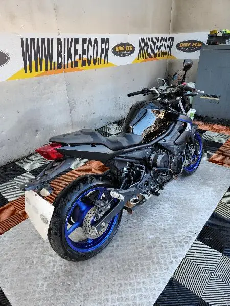 XJ6 600