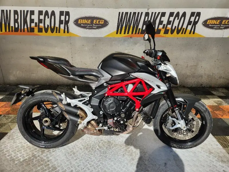 BRUTALE 800