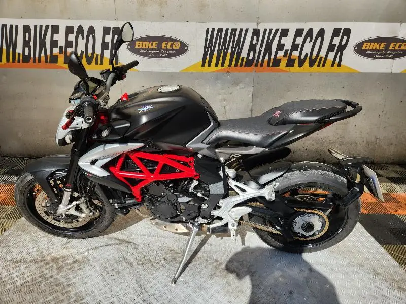 BRUTALE 800