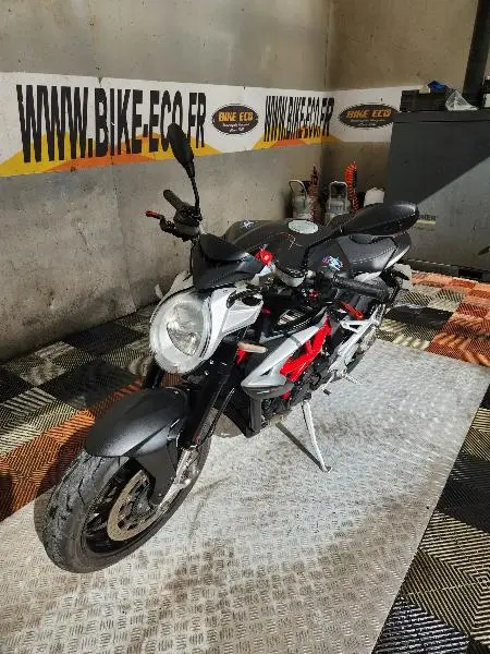 BRUTALE 800