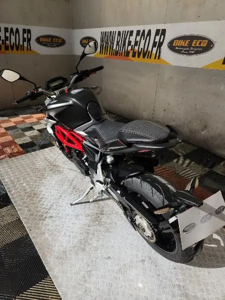 BRUTALE 800