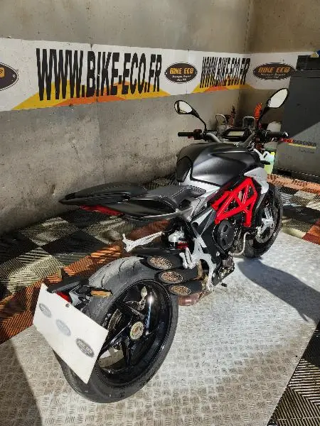 BRUTALE 800