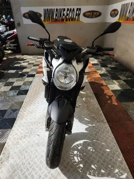 BRUTALE 800