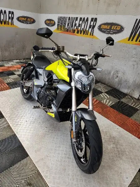 310 V