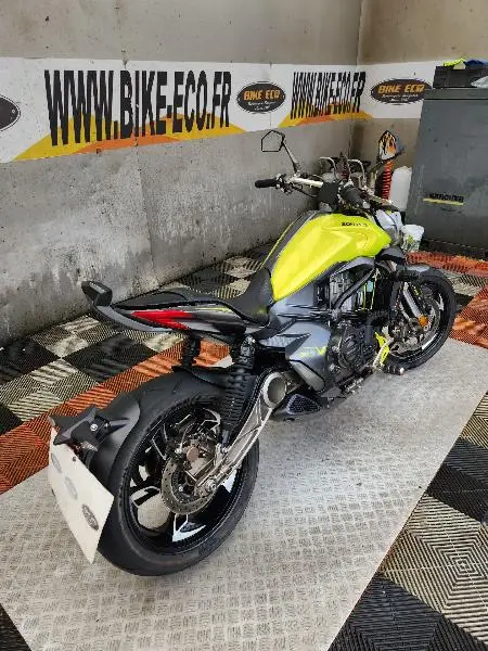 310 V