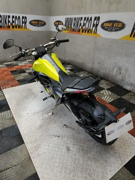 310 V