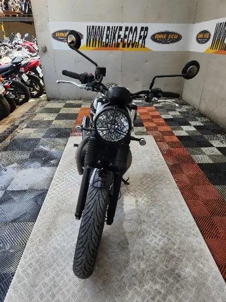 STREET TWIN  900