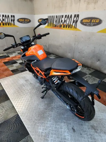 390 DUKE