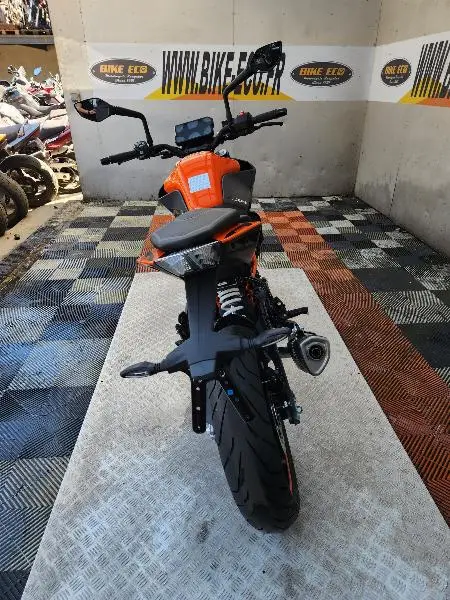 390 DUKE