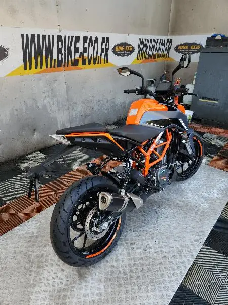 390 DUKE