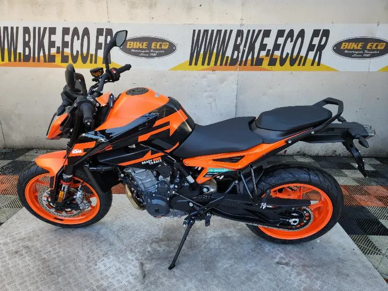 890 DUKE GP