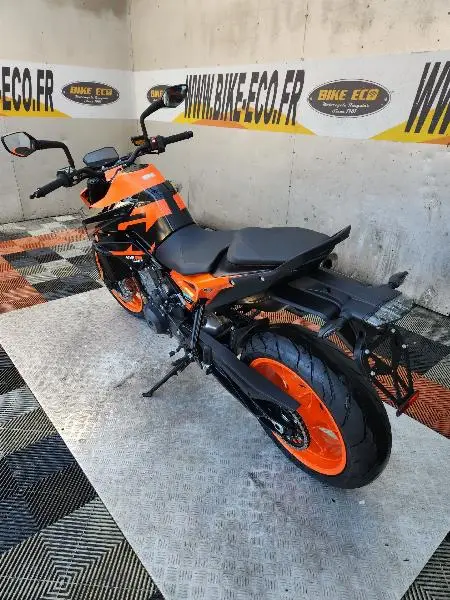 890 DUKE GP
