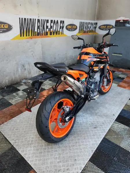 890 DUKE GP