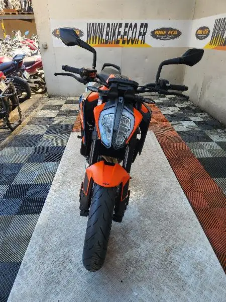 890 DUKE GP