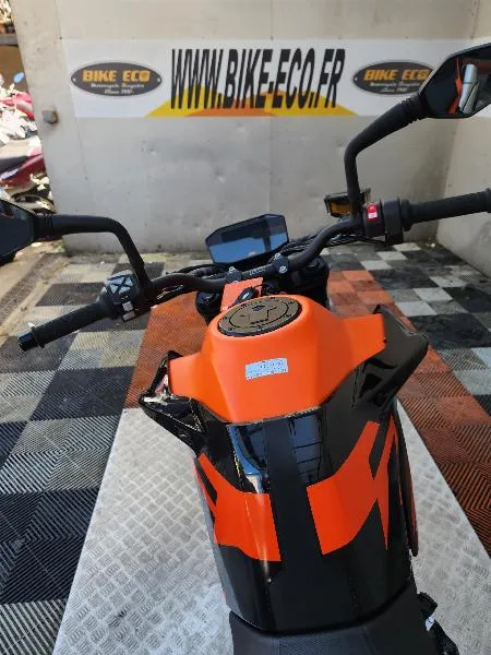 890 DUKE GP