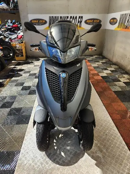 MP3 300LT YOURBAN