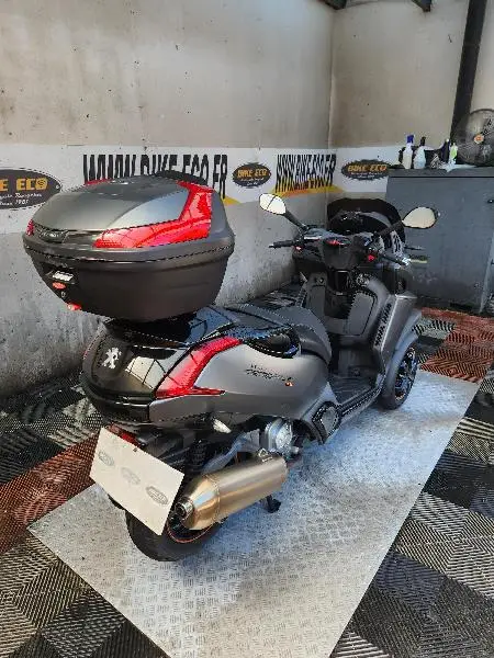 METROPOLIS 400 RS