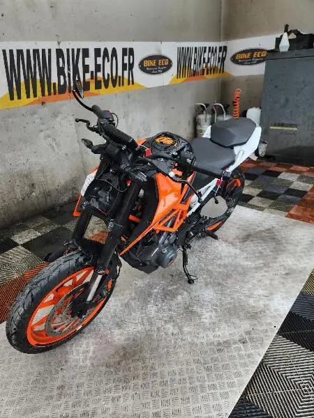 390 DUKE